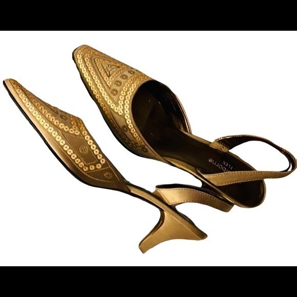 Classy Liz Claiborne Sling-Back heels. Gold, Satin and Sequin details.  Size 7.5 - Picture 4 of 7